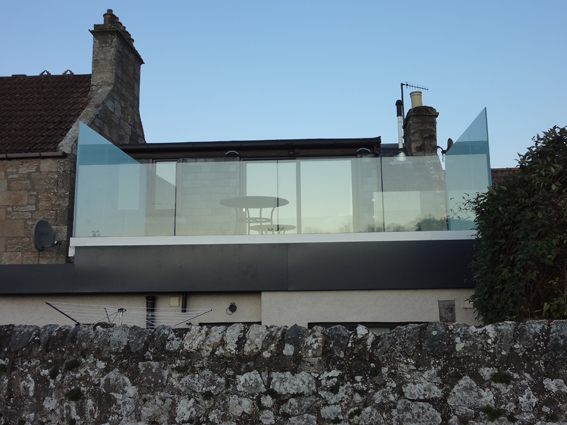 A simple yet elegant glass balustrade with toughened glass has been installed without fuss in a private residence in Fife.  The project completed a stunning roof terrace overlooking a park in Cupar. It was supplied by TuffX and consisted of 21.5mm toughen