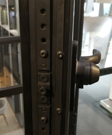 Multipoint lock for steel windows