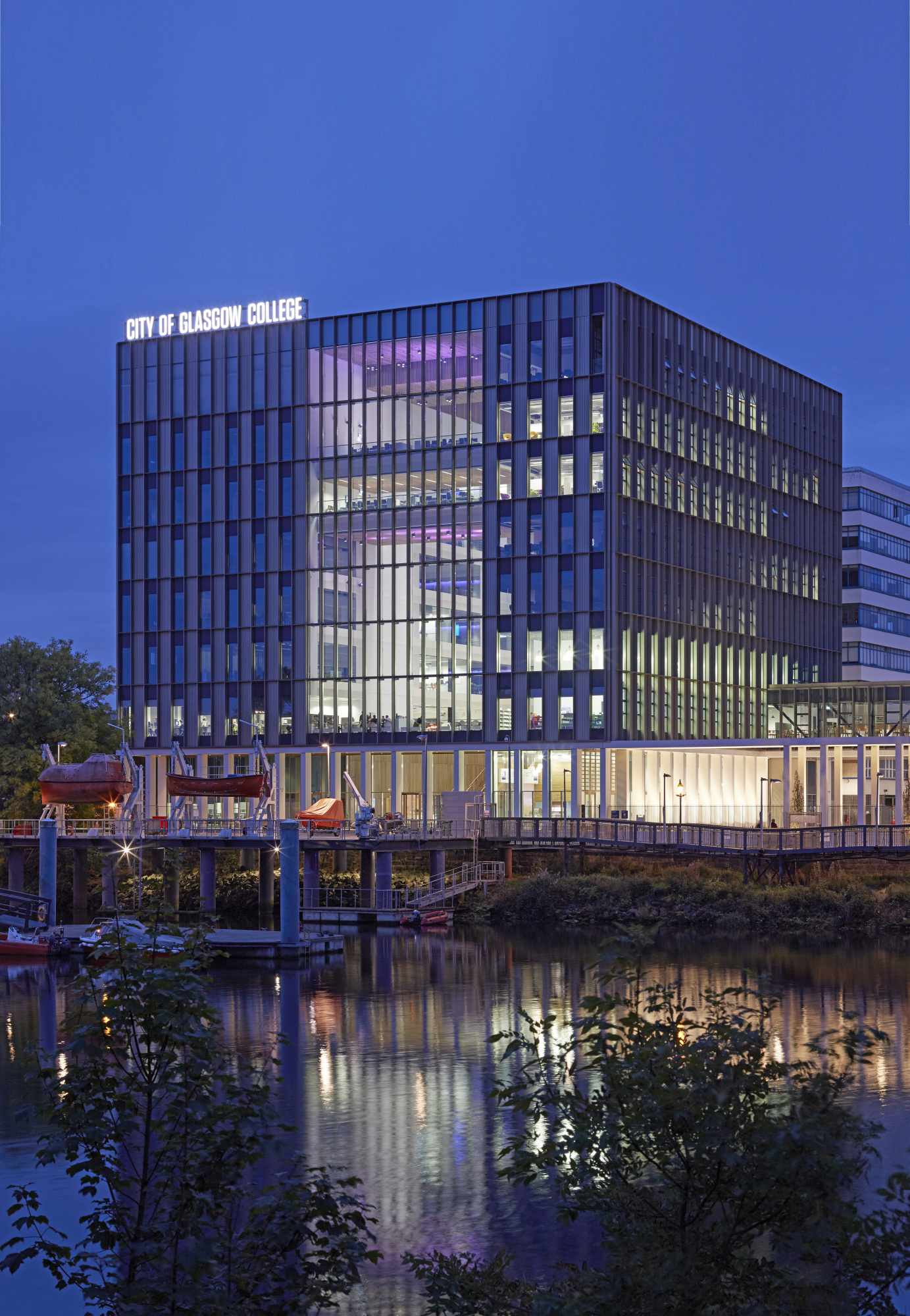 Night flushing: City of Glasgow College: Edmund Sumner