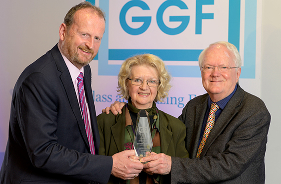 Stephen Byers (right) with Karen Byers being presented with the GGF Outstanding Contribution to the Industry Award